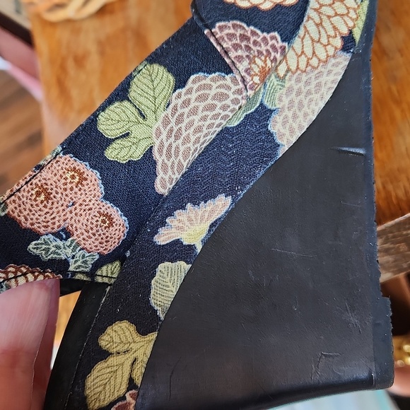 Very Volatile Canvas Floral Shoes - Picture 14 of 16